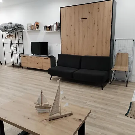 Grand Studio Spacieux Et Climatise